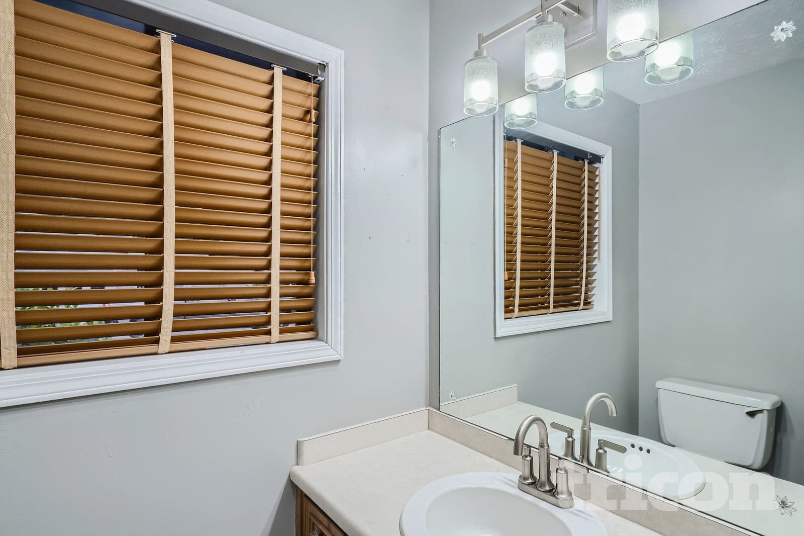 Building Photo - 3944 River Dr SW