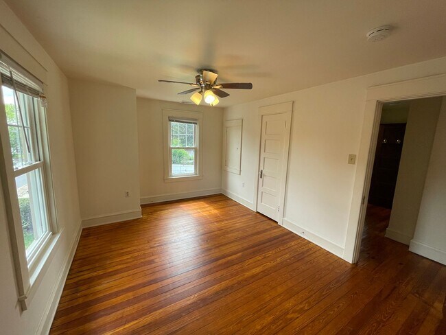 Building Photo - Beautiful 4 Bedroom 1.5 Bath in Marietta !