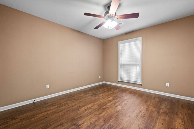 Building Photo - 2009 Ingleside Dr