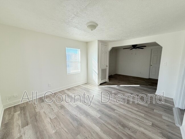 Building Photo - 237 Helen Ave