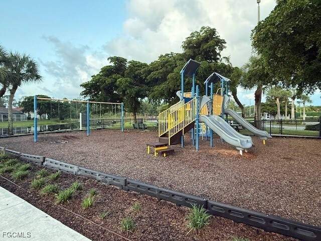 Building Photo - 8350 Trentwood Ct