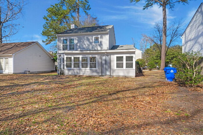 Building Photo - 2028 Wild Flower Ln