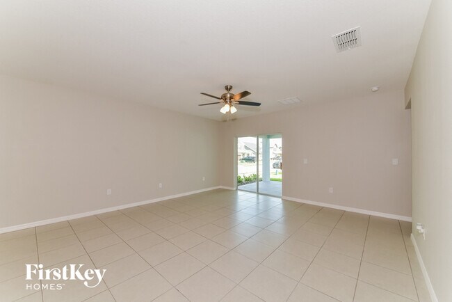 Building Photo - 4526 Birdsong Dr