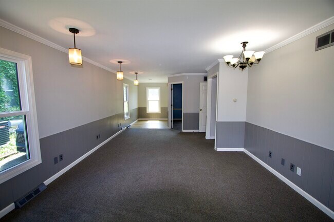 Building Photo - 123 N Jackson St