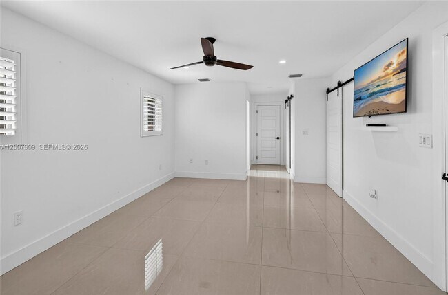 Building Photo - 4865 SW 94th Ave