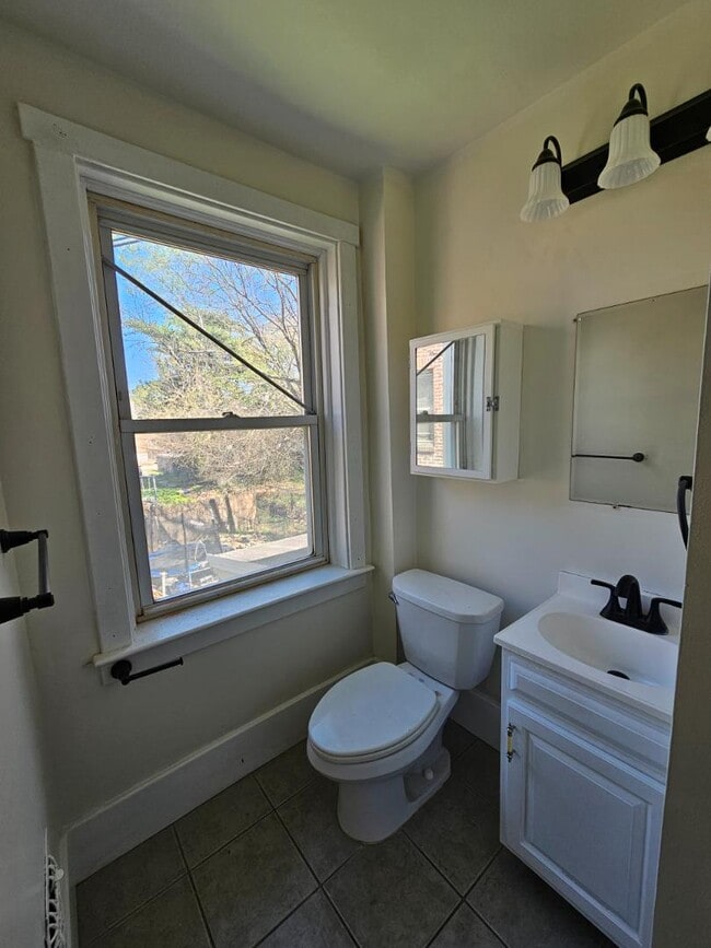 Building Photo - 1103 Baldwin St