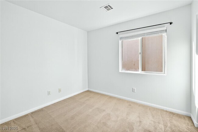Building Photo - 3798 Greenfield Lakes St