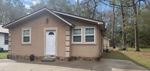 Building Photo - 5753 Pinehurst Dr