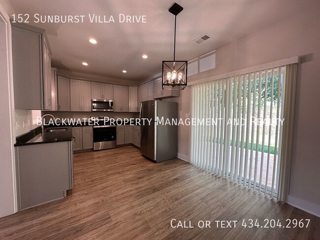 Building Photo - 3 Bedroom Townhouse in Sunburst Villas