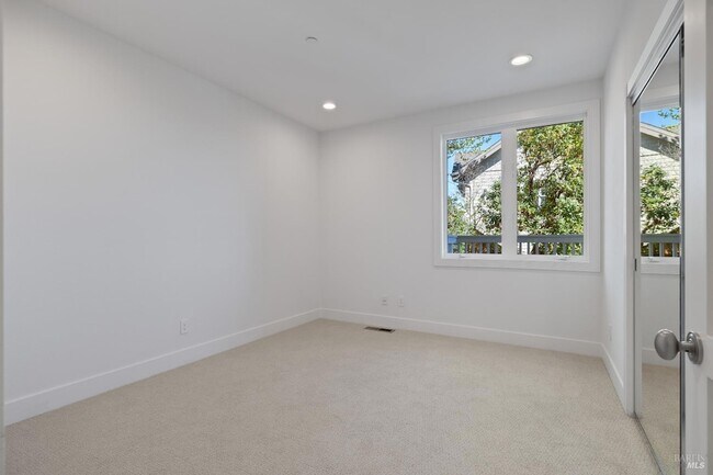 Building Photo - 43 Baywood Terrace