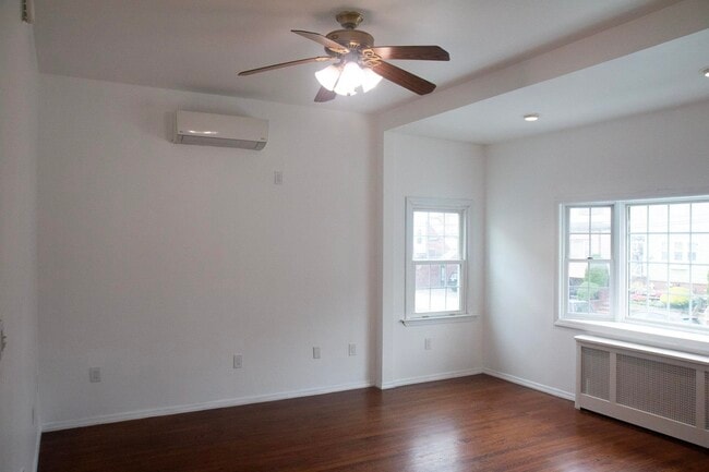 Building Photo - 16 E 44th St