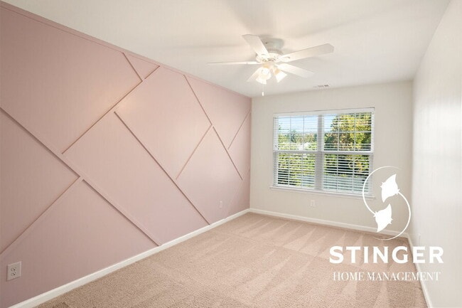 Building Photo - 71 Saluda Way