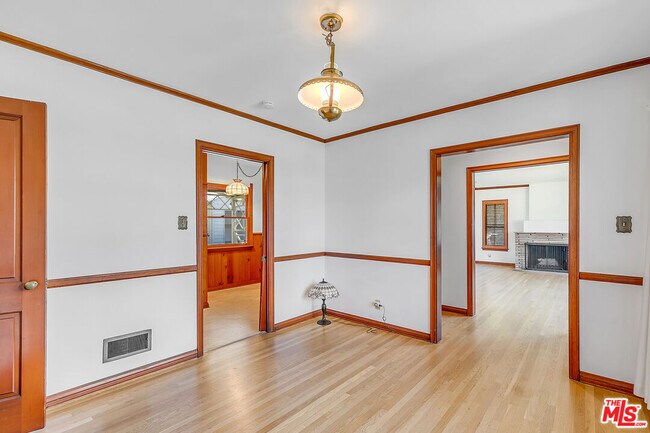 Building Photo - 15436 Camarillo St