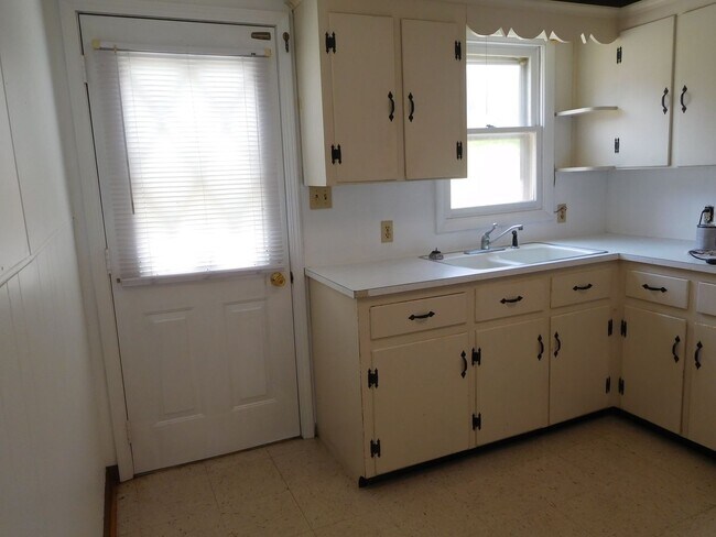 Building Photo - 15395-15419 Church Street