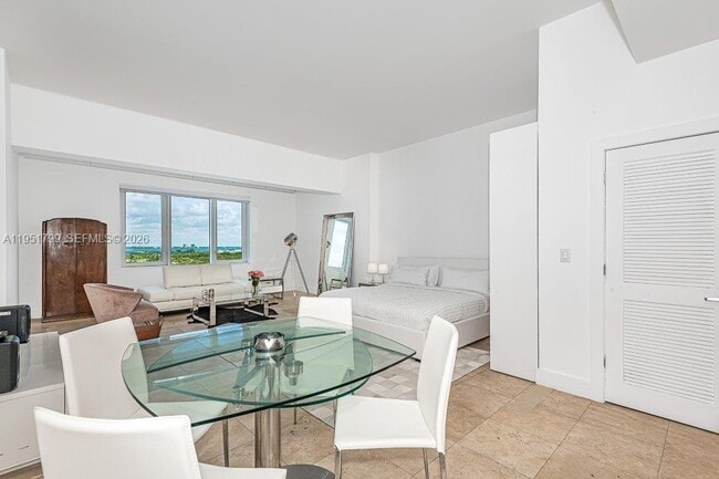 Building Photo - 2301 Collins Ave