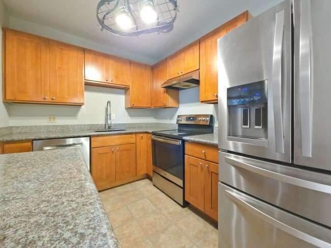 Building Photo - Bright Rambler in Prime Location
