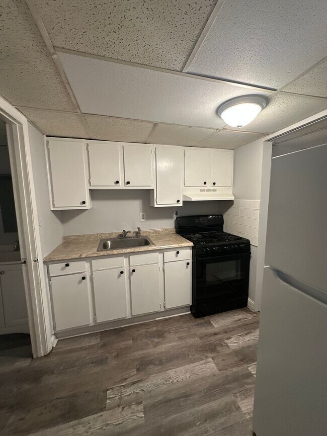 Building Photo - 254 Long Ln