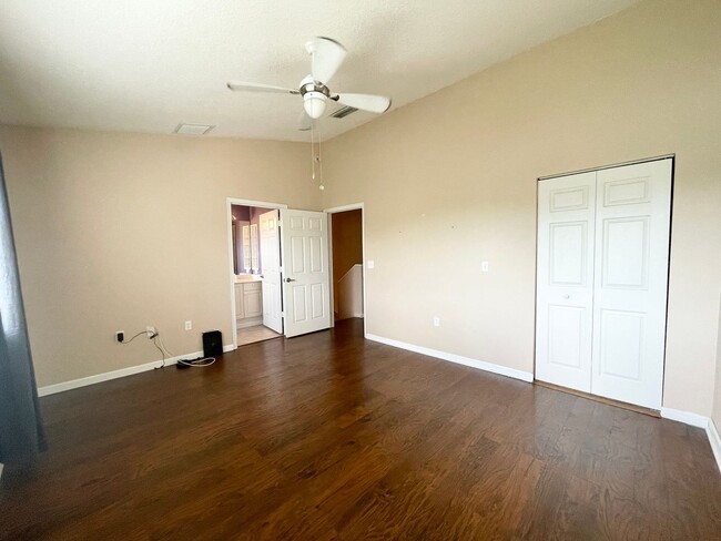 Building Photo - 3 Bedroom 2.5 Bath Townhome - Apply Now