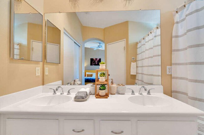 Building Photo - 83939 Carolina Ct