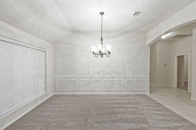 Building Photo - 5925 Silver Buckle Dr