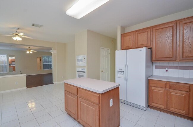 Building Photo - 20735 Fawnbrook Ct