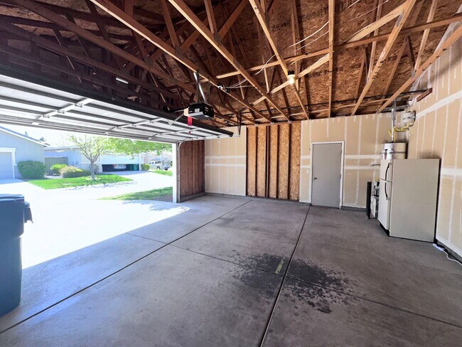 Building Photo - 10427 Chadwell Dr