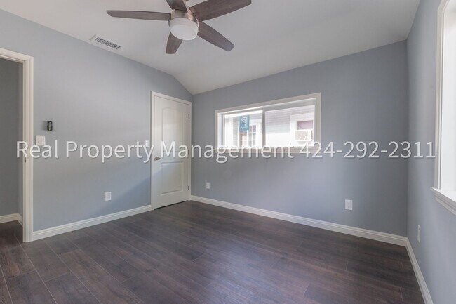 Building Photo - 1354 E 23rd St