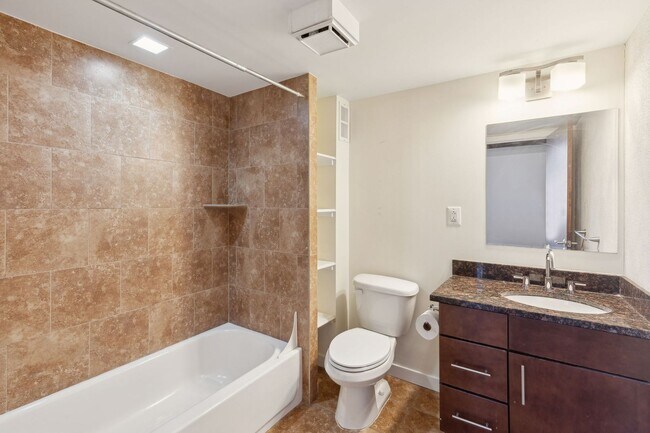 Building Photo - Newly Renovated Condo Center City