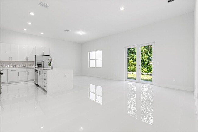 Building Photo - 21326 Old Cutler Rd