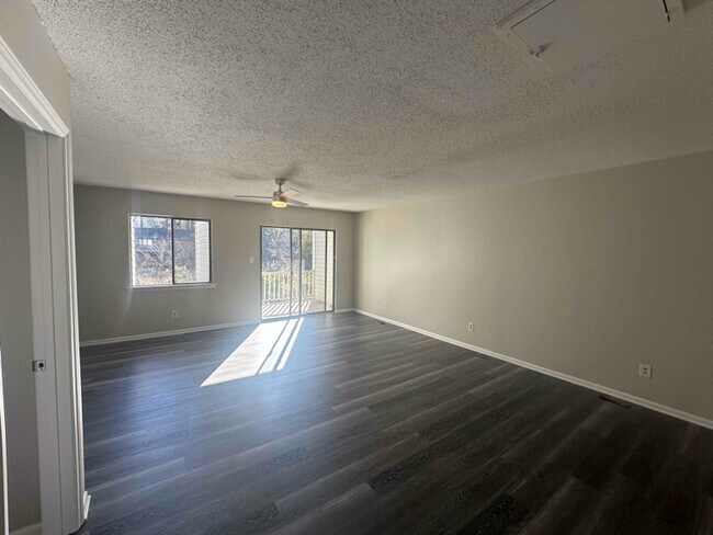 Building Photo - 4720 Walden Pond Dr
