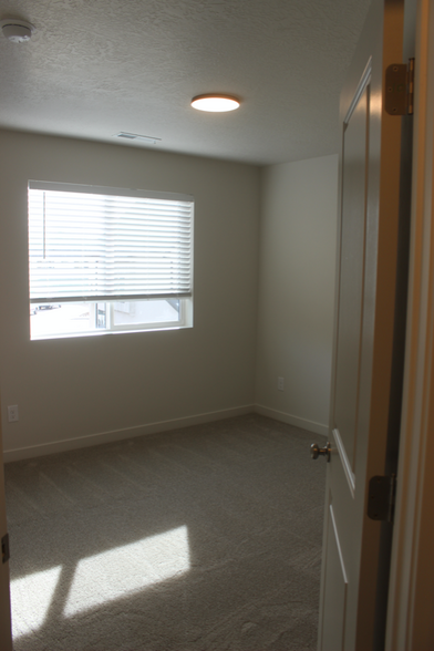 Building Photo - 139 E Lamotte Peak Ln