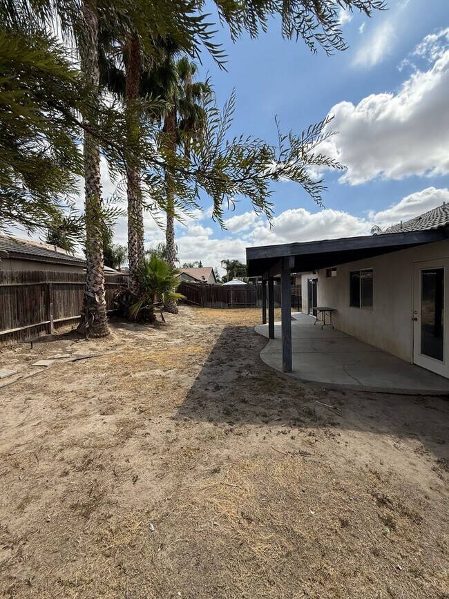 Building Photo - Spacious 4-Bedroom Home in Southwest Baker...