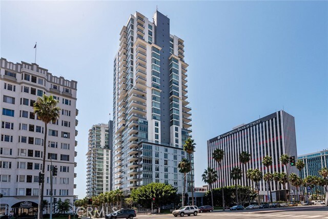 Building Photo - 411 W Seaside Way