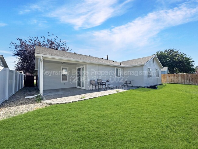 Building Photo - 534 Seasons Ct