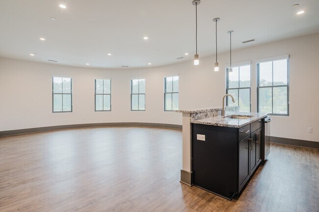 Building Photo - Rare Three- Bedroom Apartment Available at Washington Square!