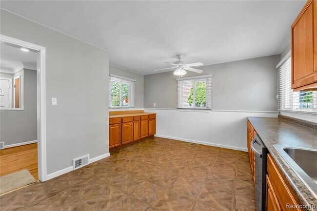 Building Photo - 3216 Maplewood Ave