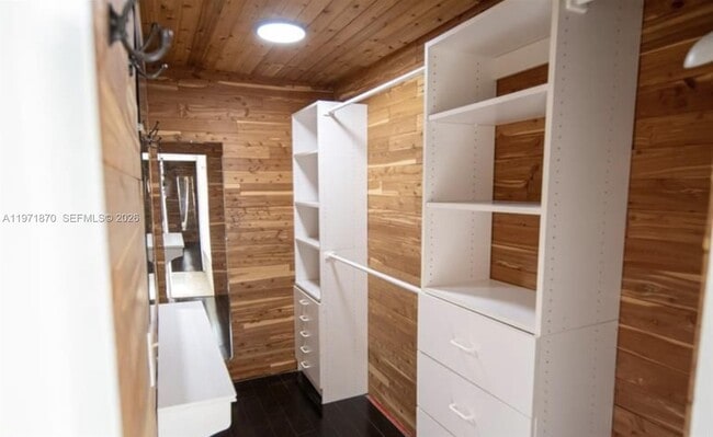 Building Photo - 3050 Alton Rd