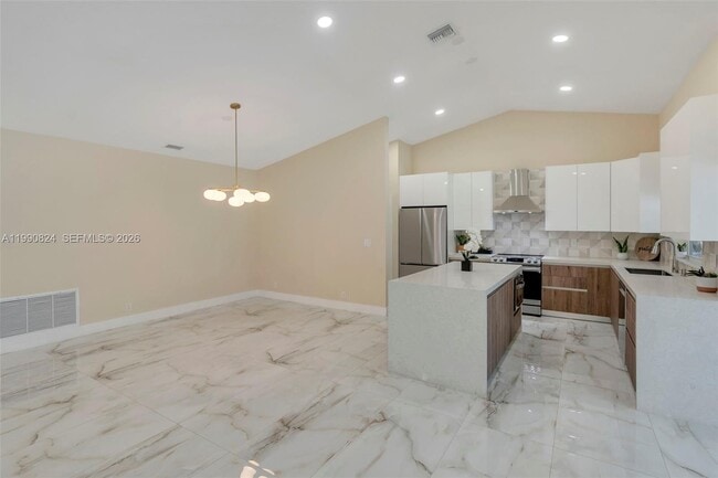 Building Photo - 10425 NW 48th Manor