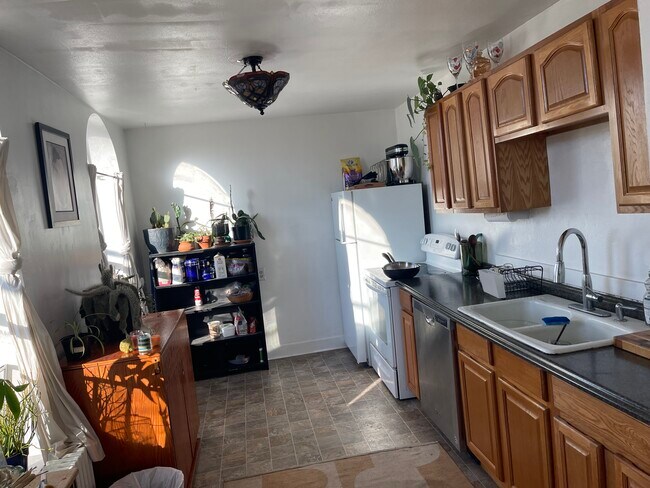 Building Photo - Olympia DT 504