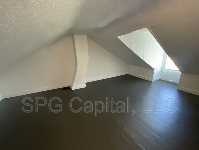 Building Photo - 208 Liberty Ct