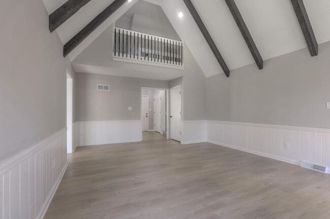 Building Photo - 1008 NW Roanoke Dr