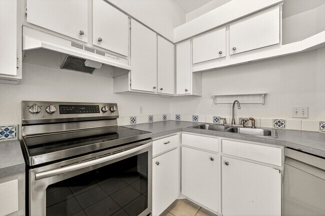 Building Photo - 2324 N Whispering Pines Way