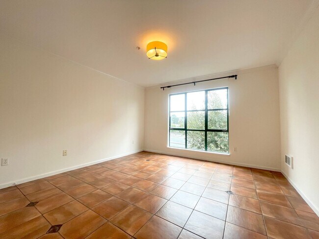 Building Photo - Twin Peaks: Remodeled Condo with Garage Pa...