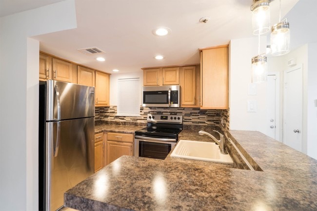 Building Photo - 10403 Beacon Ridge Dr