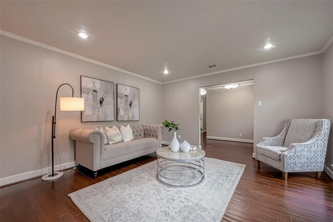 Building Photo - 10118 Briar Forest Dr