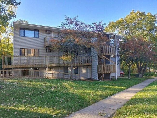 Building Photo - $925 | 1 Bedroom, 1 Bathroom Apartment | No Pets | Available for August 1st, 2026 Move In!