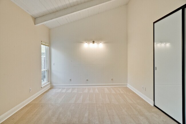 Building Photo - 3 bedroom 2 bath Townhome - Greenmeadow Neighborhood Palo Alto!  $6800