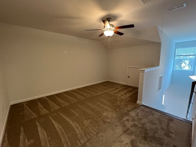 Building Photo - 967 Horse Mountain Rd