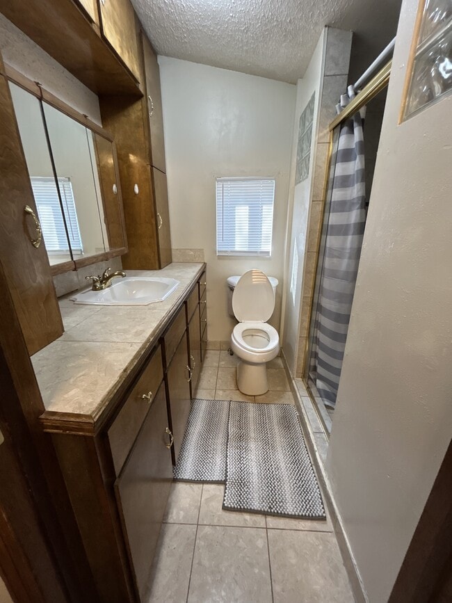 Building Photo - 411 W 9th St