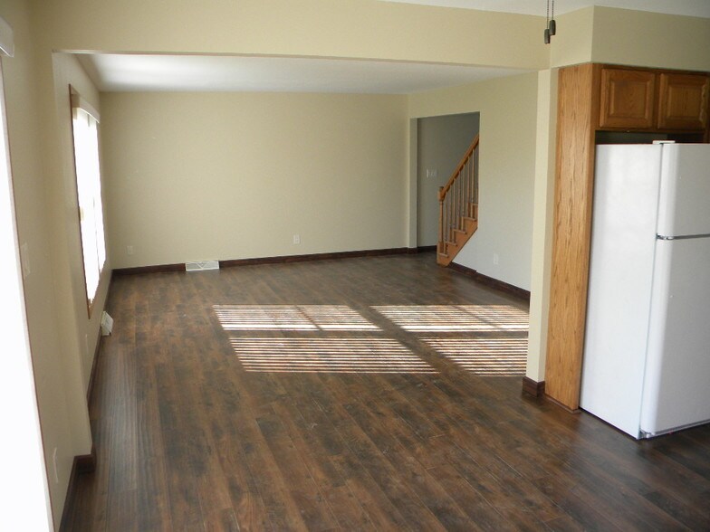 Building Photo - 475 Overland Trl